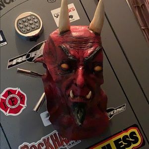Scary devil/demon halloween mask and claws